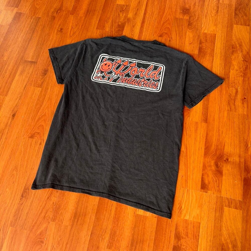 World Industries skateboarding vtg y2k faded print tee shirt